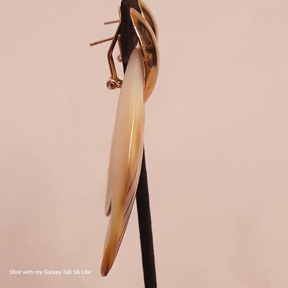 Two Earrings In One Small Gold Tone Huggies Holding Large MOP Shells - Picture 3 of 12